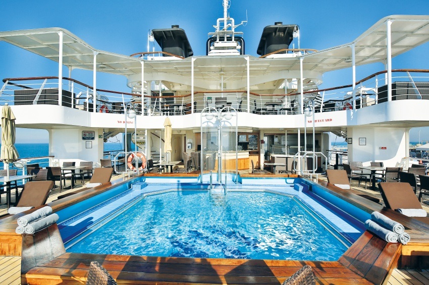 piscine03-la-belle-des-oceans-thailande-malaisie-croisieurope-david-hancock-david-hancock.jpg